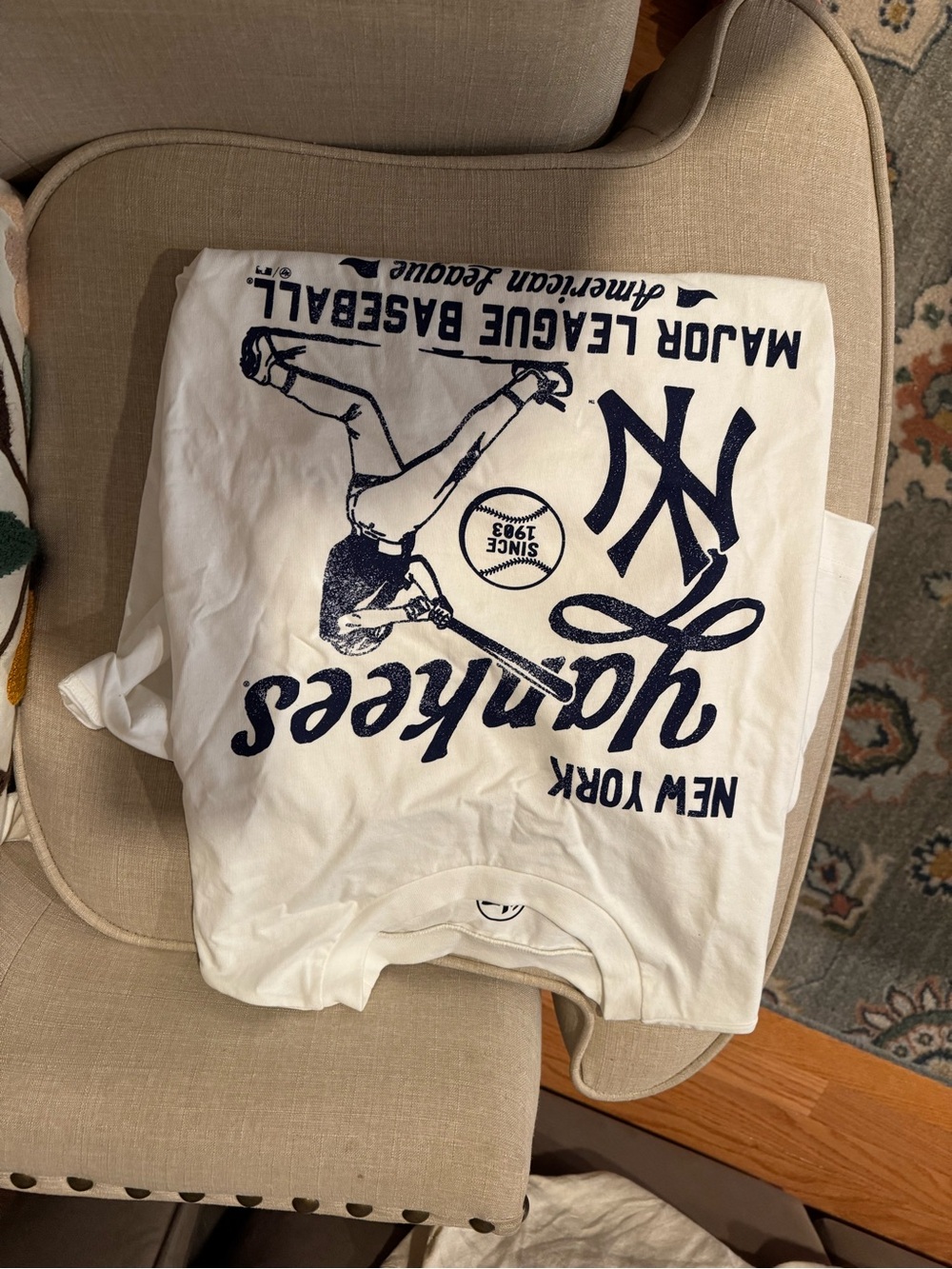 New York Yankees White Short Sleeve Graphic Tee